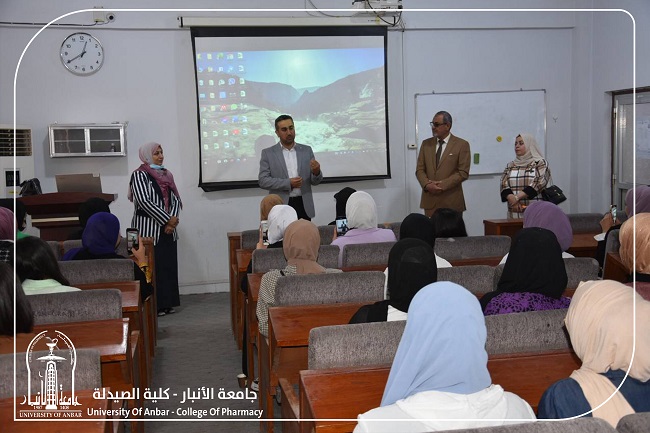 زيارة مدرسة الخالد النموذجية الخاصة لكلية الصيدلة في جامعة الأنبار