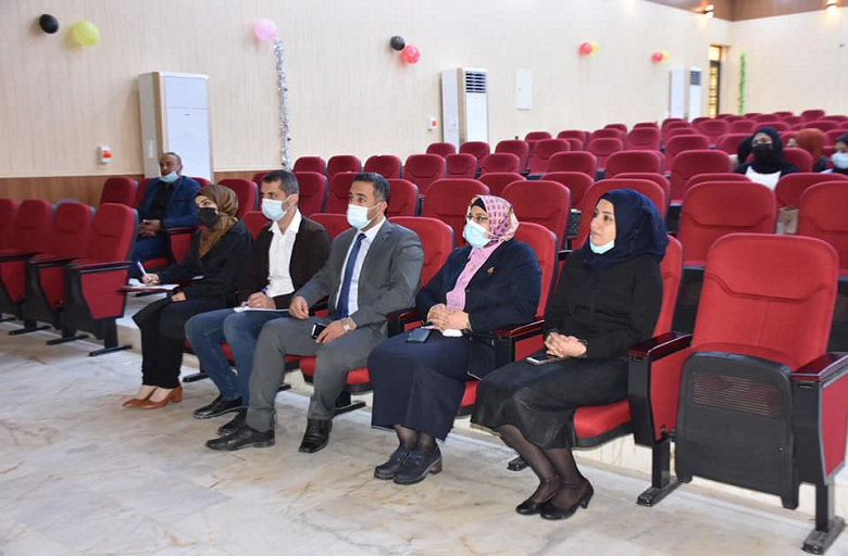حلقات نقاشية لطلبة المرحلة الخامسة
